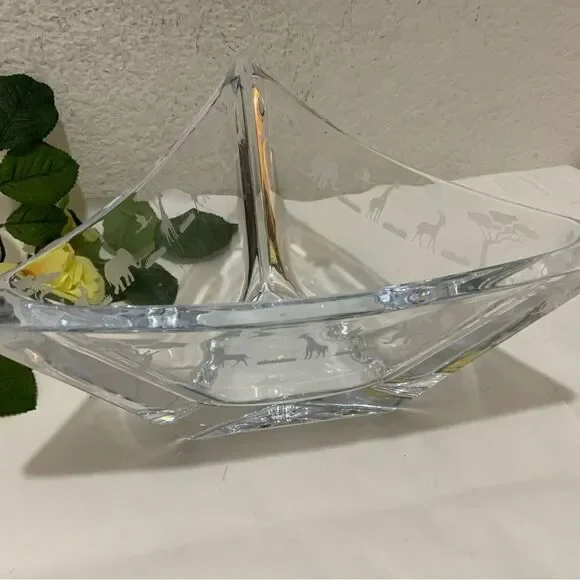 Vintage Mikasa triangular Vase Safari Animals Etched Around The topretired 8lb